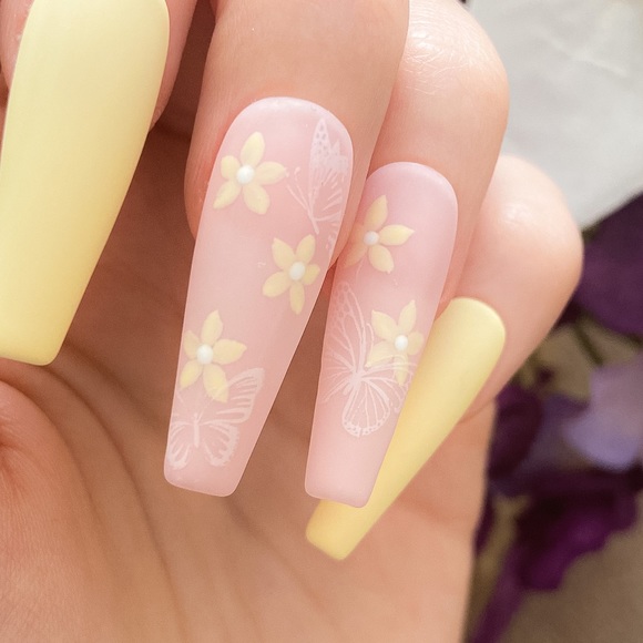 Pastel Flower & Butterfly Press-On Nails - Picture 3 of 6